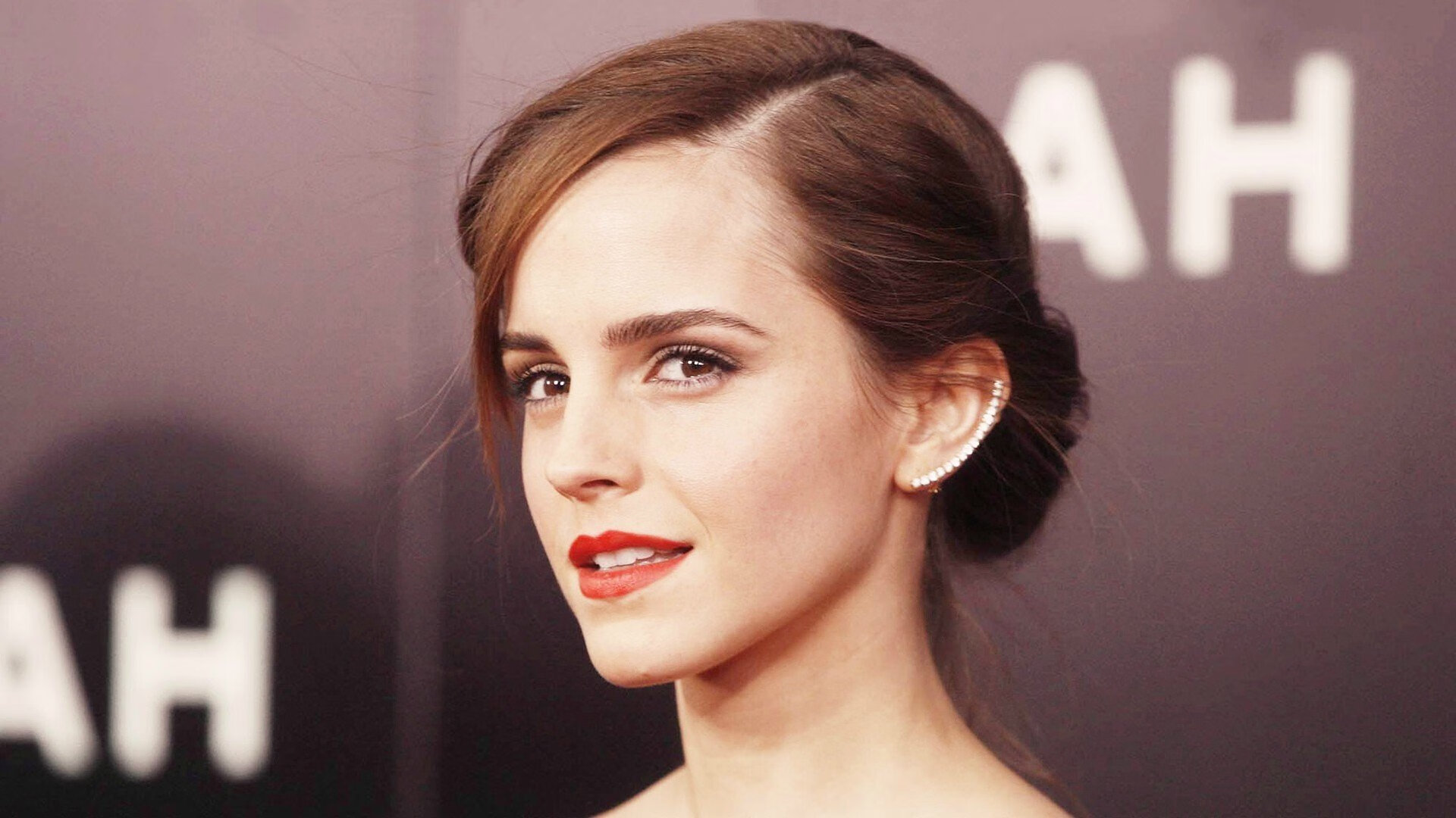 曼城双中场组合控制比赛节奏流畅,曼城的中场