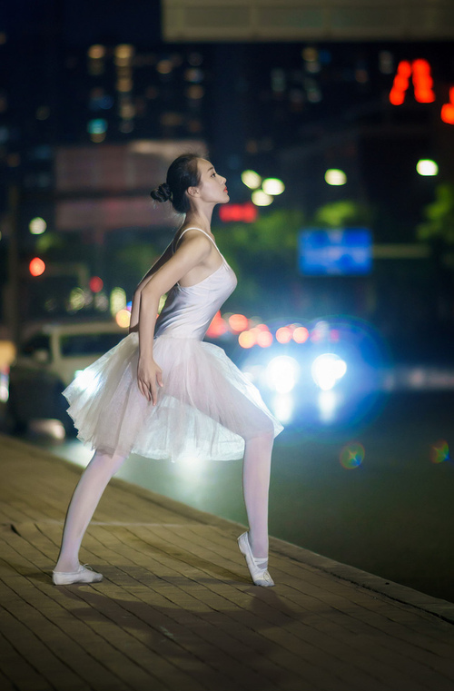 九游娱乐官网 (JIUYOU)-约翰·恩多耶-布鲁阿尔后程加速力压群雄，约翰布鲁纳